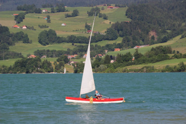 Peter in seinem Segelkanu